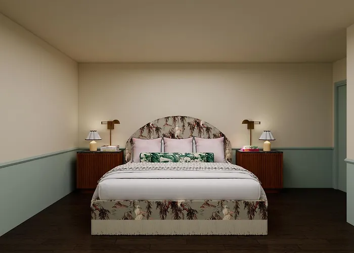 Margot Hotel *