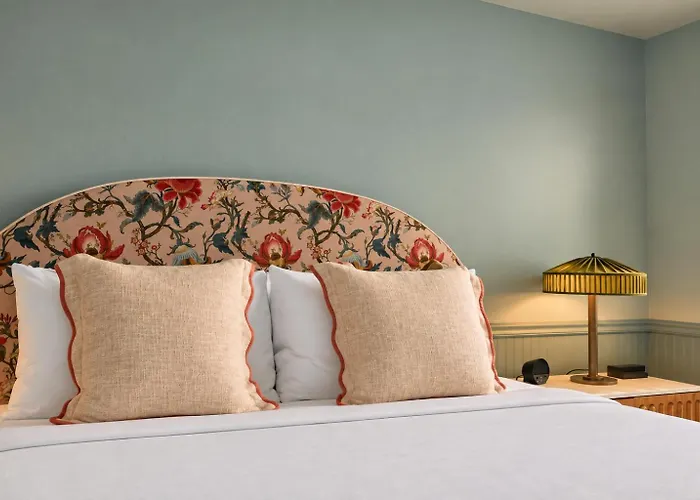 Margot Hotel *